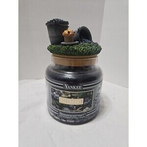 Rare Yankee Candle Blueberry Housewarmer 14.5 oz candle with Blueberries topper